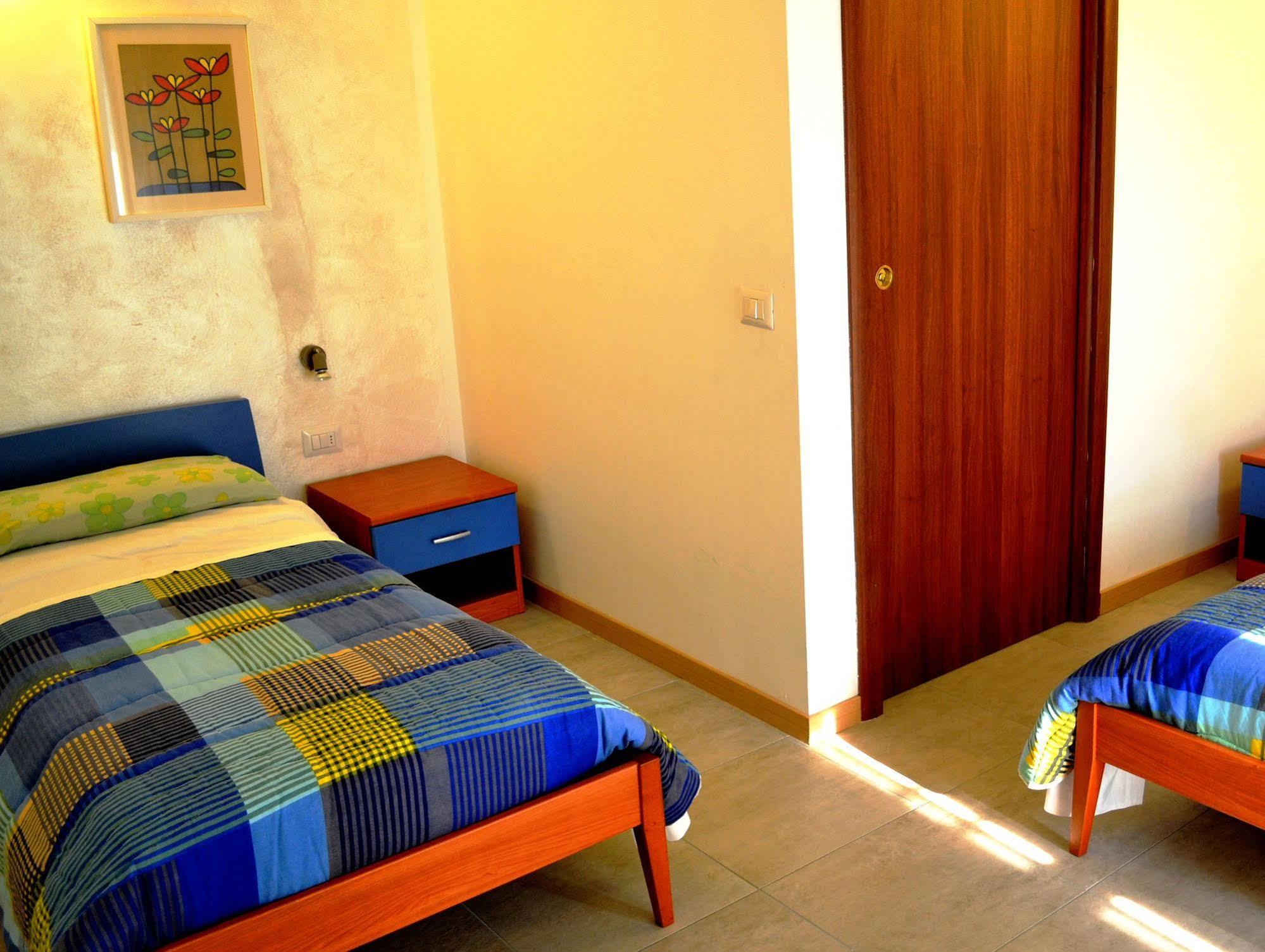B&B Villa Monterosa Con Piscina Castronno Eksteriør bilde
