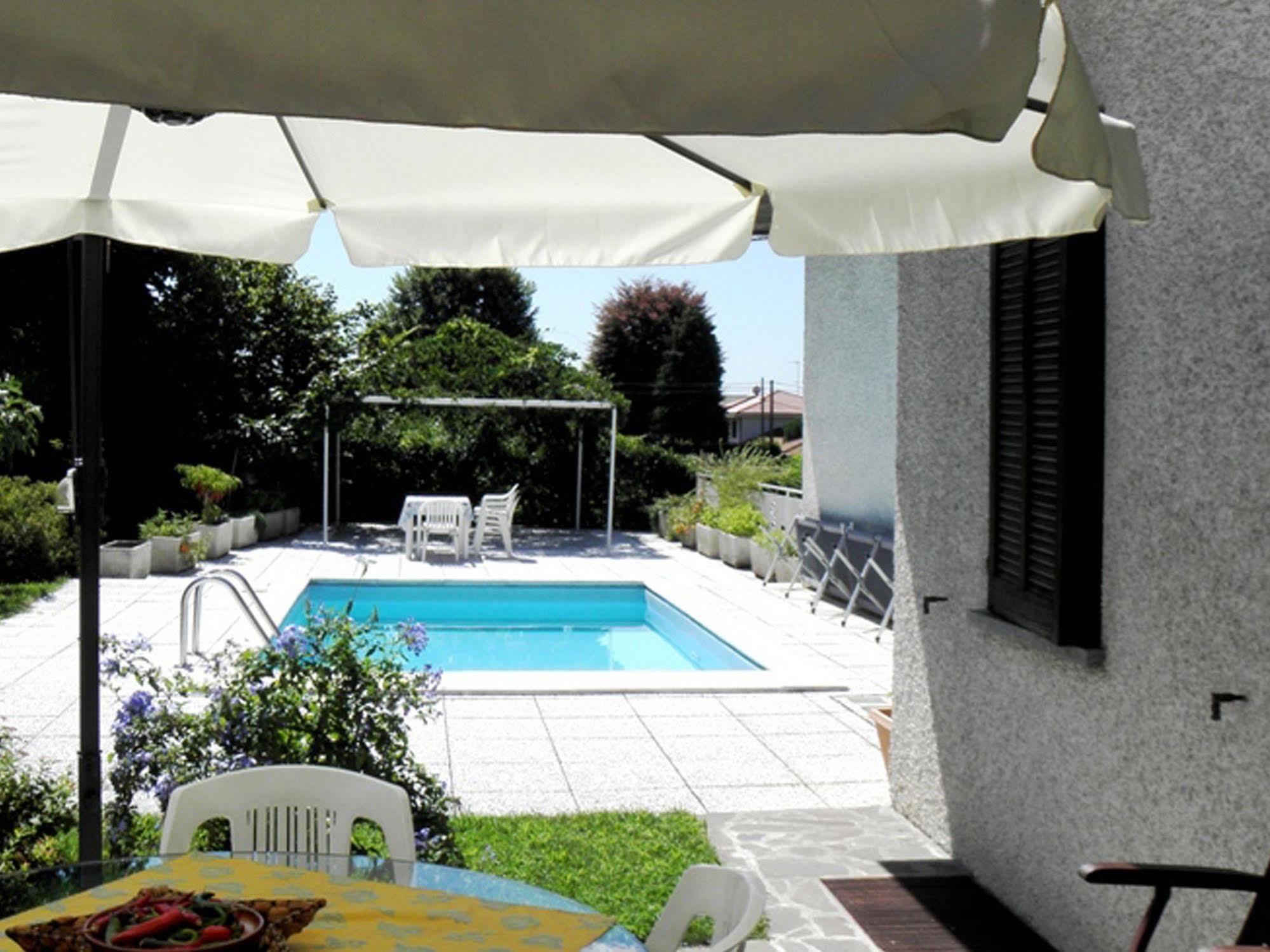 B&B Villa Monterosa Con Piscina Castronno Eksteriør bilde