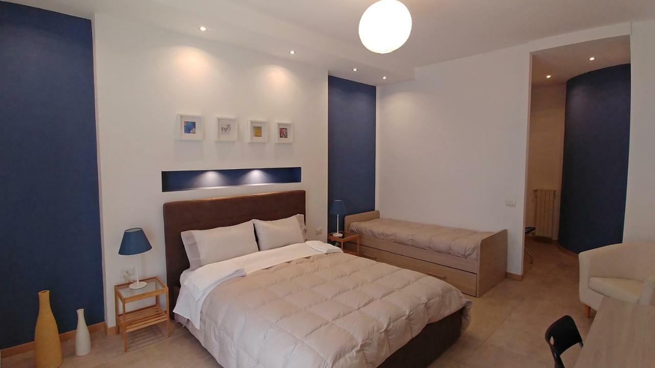 B&B Villa Monterosa Con Piscina Castronno Eksteriør bilde